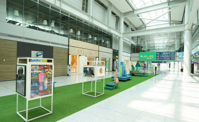 인천공항공사가 공항 제1터미널 면세구역에 국내 작가들의 예술작품을 전시하는 문화휴식 공간을 조성했다고 19일 밝혔다. 사진은 인천공항 문화휴식공간. 2021.7.19 /인천공항공사 제공