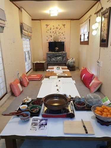 이병기, 박목월, 김영랑, 김남조, 박두진 등 당대 시인들의 사랑방 역할을 하던 비사벌 초사<br>
