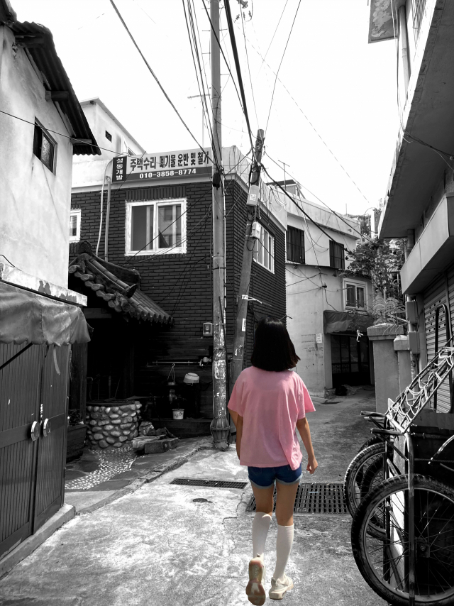 골목에는 그 공간을 살아가는 사람들만 알 수 있는 정취와 이야기가 켜켜이 쌓여있다. 부산건축제조직위원회는 2일부터 9월 30일까지 ‘부산과 함께한 골목길 찾기 영상공모전’을 개최한다. 부산건축제조직위원회 제공