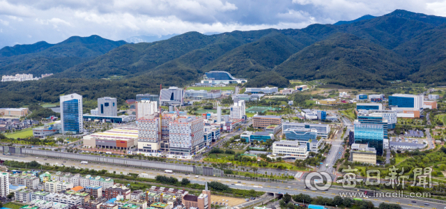 18일 오후 대구 동구 괴전동 상공에서 바라본 대구신서혁신도시 전경. 김영진 기자 kyjmaeil@imaeil.com