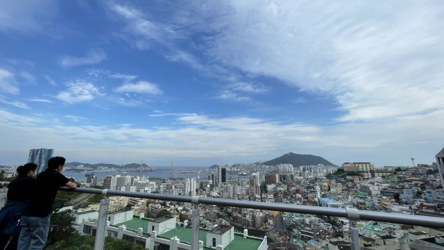 영주하늘눈전망대에서는 용두산타워도 보인다.