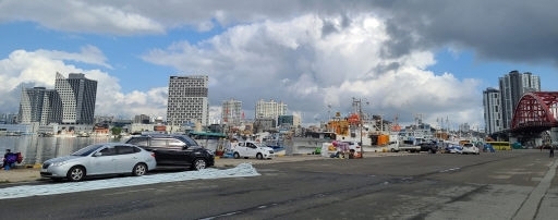 속초시 청초호 주변에 25층 이상의 고층 건물이 잇따라 건립되며 스카이라인이 무너지는 등 도시미관을 크게 해치고 있다. 속초=정익기기자
