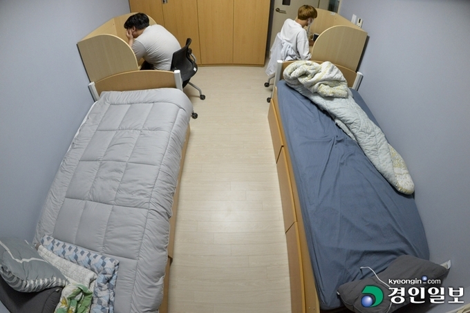 경기도 내 청소년들이 오랜 기간 머무를 수 있는 중장기쉼터가 부족해 갈 곳 없는 청소년들이 어려움을 겪고 있어 중장기쉼터를 확대해야 한다는 목소리가 나온다. 사진은 경기도 내 한 청소년중장기쉼터의 모습. 2021.9.6 /김도우기자 pizza@kyeongin.com