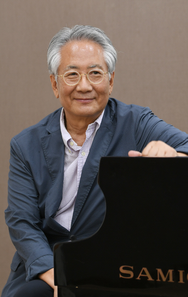 오페라 ‘박하사탕’ 제작한 작곡가 이건용
