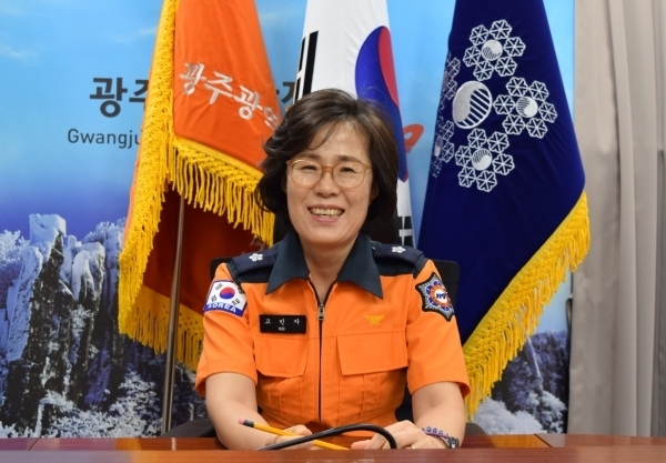 우리나라 소방 역사상 첫 여성 소방준감에 오른 고민자 광주광역시 소방안전본부장이 본지와 인터뷰를 하고 있다.