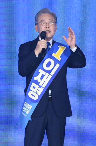 더불어민주당 제20대 대통령 선거 후보자 강원 합동연설회가 12일 원주 오크밸리리조트 컨벤션센터에서 열렸다. 이재명 후보가 연설하고 있다. 원주=박승선기자