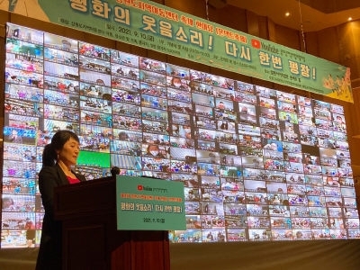 ‘제14회 강원도지역아동센터 축제한마당'이 지난 10일 평창 알펜시아 콘서트홀에서 열린 가운데 도내 18개 시·군 173개 지역아동센터가 실시간 양방향 소통 프로그램 줌(ZOOM)을 통해 참가해 즐거운 잔치를 벌였다.