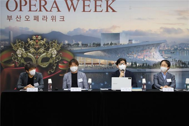 1일 부산문화회관에서 열린 ‘2021 부산 오페라 위크’ 기자회견 모습. 부산문화회관 제공