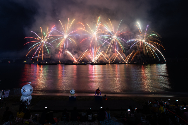 지난 2019년 부산 광안리해수욕장 일대에서 열린 부산불꽃축제 모습. 부산일보DB