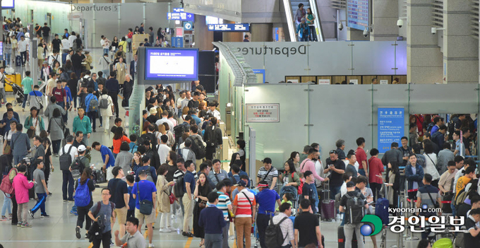 코로나19 영향을 받기 전인 2019년 현충일 연휴 인천공항 여객터미널. /경인일보DB