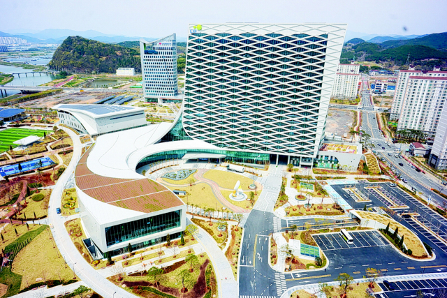 진주시 충무공동 경남진주혁신도시 내 LH본사 전경./경남신문DB/