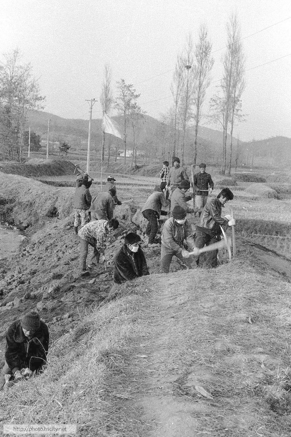 1976년 화성 새마을운동 현장. /화성시 제공
