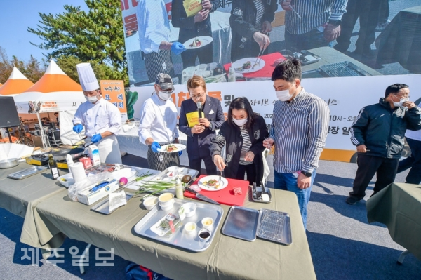 제주일보는 10월 30일 제주시민복지타운 광장 일원에서 ‘2021 1차 산품 및 특산물 대전’을 연다.사진은 지난해 행사 모습