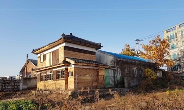 익산시 주현동 구 일본인 농장 사무실 건물 외부 전경.