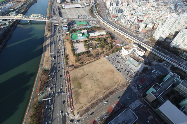 해운대구청이 청사 이전을 추진하는 재송동 1192-1번지 일대. 지난달 행정안전부 지방재정 중앙투자심사에서 ‘재검토’ 결과가 나왔다. 부산일보DB