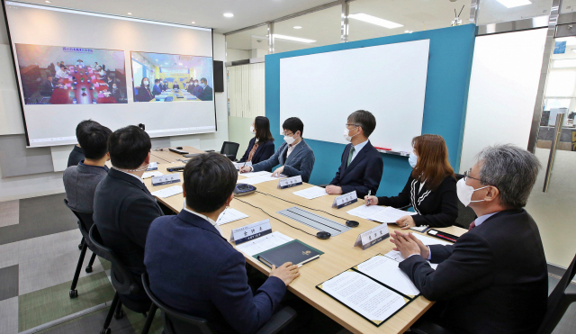 영진전문대 관계자들이 중국 선전 신시직업기술학원과 간담회를 진행하고 있다. 영진전문대 제공