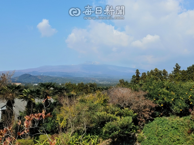 제주 지질관광 중 가장 줌심이 되는 한라산의 모습. 제주는 한라산을 중심으로 다양한 지질 환경이 조성돼 많은 관광객들이 이곳을 찾고 있다. 전종훈 기자