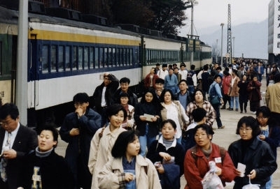 옛 경춘선은 느리게 이동했지만, 그만큼 서로 대화할 시간이 많았기에 여행의 즐거움과 낭만은 배가 된다.