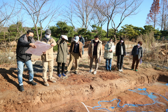 창원 내동패총(경상남도 기념물 제44호) 서편 시굴조사.