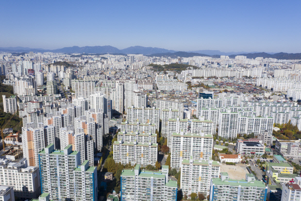 아파트가 빼곡히 들어선 광주시 남구 전경.<광주일보 자료사진>
