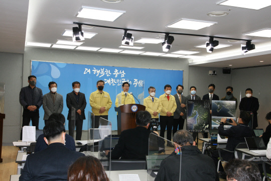 21일 양승조 도지사는 도청 프레스센터에서 기자회견을 통해 "안면도 관광지 1·3·4지구 개발 사업자 공모를 실시, 온더웨스트 컨소시엄을 3·4지구 개발 우선협상대상자로 선정했다"고 밝혔다.사진=박상원 기자