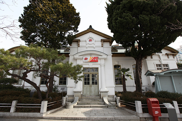현존 최고(最古) 우체국 ‘진해우체국’