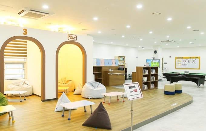사실상 법적 의무시설인 '청소년문화의 집' 경기도 설치율이 12.5%에 불과해 대책마련이 시급하다. 사진은 의왕시에 위치한 포일청소년문화의집 '아띠카페 공간' /포일청소년문화의집 홈페이지