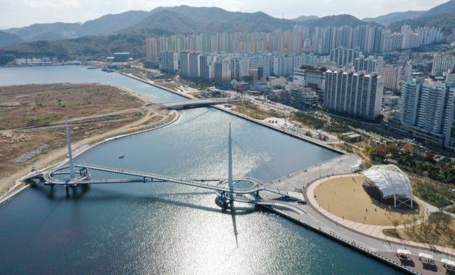 창원시 마산합포구 마산항 서항지구 친수공간.