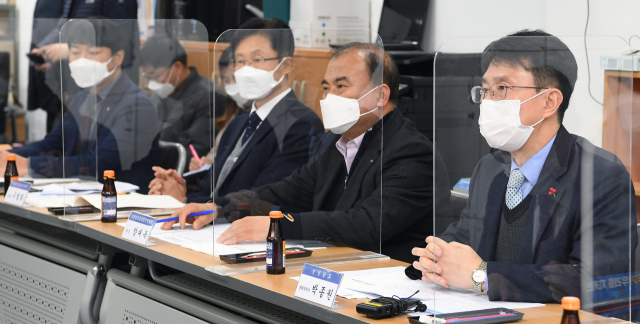 5일 오후 창원시 성산구 경남도소상공인연합회에서 열린 ‘경남형 소상공인 지원정책 간담회’에서 박종원 경남도 경제부지사가 인사말을 하고 있다./김승권 기자/