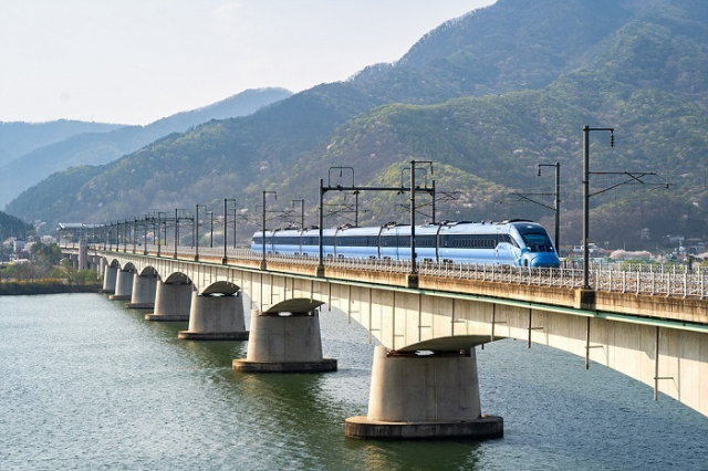 KTX-이음열차. 거제와 마산에서 서울까지 연결되는 노선에도 이 열차가 투입될 가능성이 높다. 부산일보 DB
