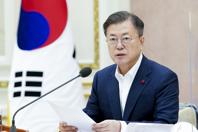 문재인 대통령이 13일 청와대 영빈관에서 열린 제1회 중앙지방협력회의에서 모두발언을 하고 있다. 2022.01.13. 청와대 제공