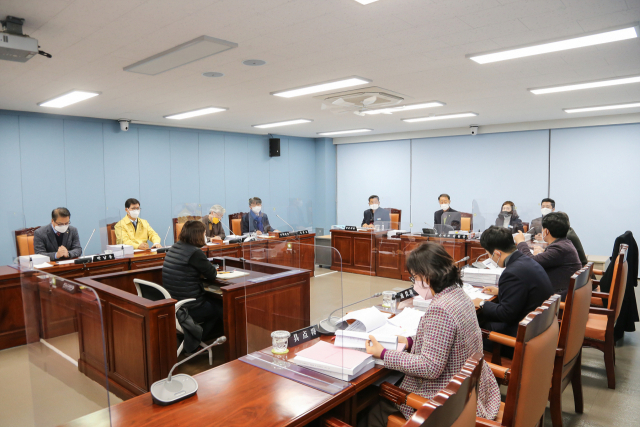 19일 오전 마산해양신도시 개발사업에 대한 창원시의회 행정사무조사가 진행되고 있다./창원시의회/