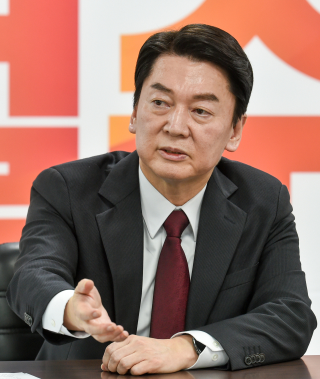 안철수 국민의당 대선후보가 25일 오후 국민의당 선거사무실에서 진행된 한국지방신문협회와 기자간담회에서 발언하고 있다./사진공동취재단/