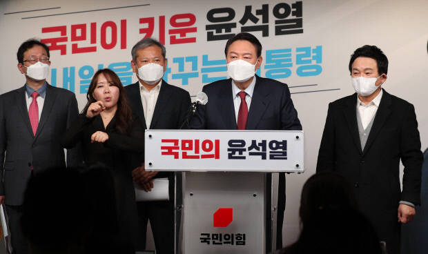 국민의힘 윤석열 대선 후보가 14일 오전 서울 여의도 당사에서 사법분야 개혁 공약을 발표하고 있다. <국회사진기자단>