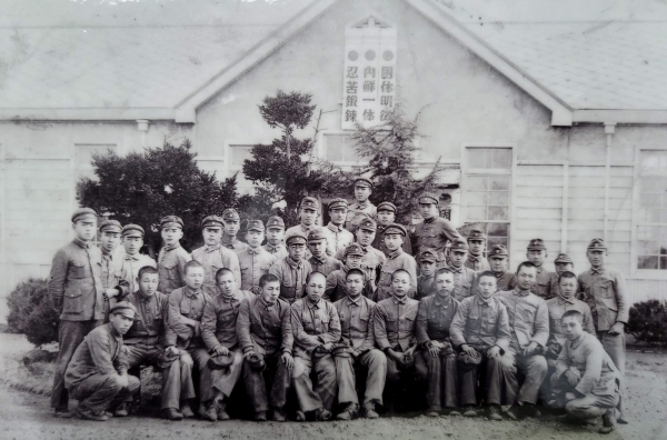 일제의 3대 교육 강령이 학교 건물에 쓰여진 모습. 국체명징(國體明徵), 내선일체(內鮮一體), 인고단련(忍苦鍛鍊). 제주고 개교 100주년 기념관 제공.