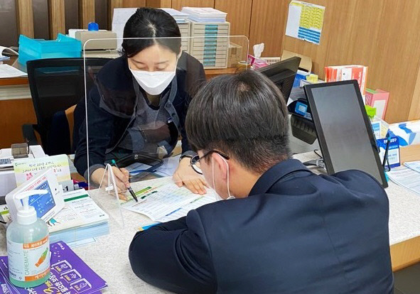 3일 정부는 소상공인에 대한 만기 연장·상환 유예 조치를 6개월 연장하기로 확정했다.<광주일보 자료사진>