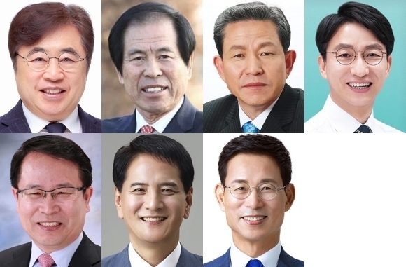 박경철, 박종완, 임석삼, 임형택(위, 왼쪽부터), 정헌율, 조용식, 최정호(아래, 왼쪽부터, 이름 가나다순)