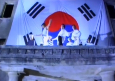 서태지와 아이들이 1994년 발표한 '발해를 꿈꾸며'의 뮤직비디오 한 장면, 철원 노동당사에서 촬영됐다.