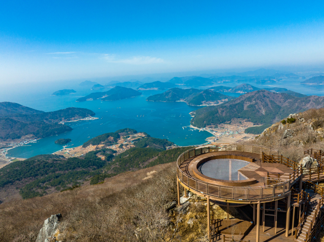 거제 노자산 정상에서 바라본 한려수도의 절경./거제파노라마케이블카/