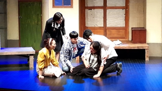 극단 자루의 '금희언니' 공연 사진