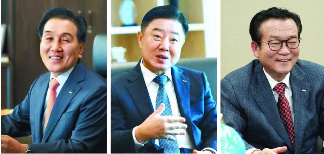 왼쪽부터 김지완 회장, 안감찬 부산은행장, 이두호 캐피탈 대표이사. 부산일보DB