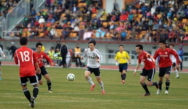 2022 제주일보 백호기 전도 청소년축구대회가 25일부터 27일까지 제주종합경기장 주경기장, 애향운동장, 외도2구장에서 도내 18개 팀이 참여해 열전을 벌인다.