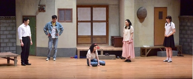 극단 자루의 '금희언니' 공연 사진/사진=전북연극협회 제공