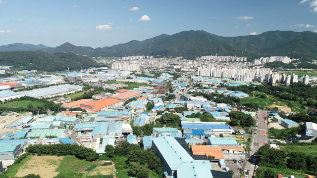 수백 개의 기업체가 입주해 생산활동을 하고 있는 양산 일반산업단지 전경./양산시/