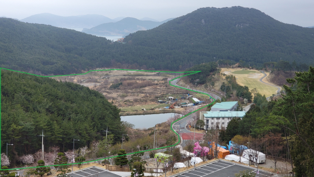 동원개발이 미륵유원지를 조성할 산양읍 영운리 일대 전경.