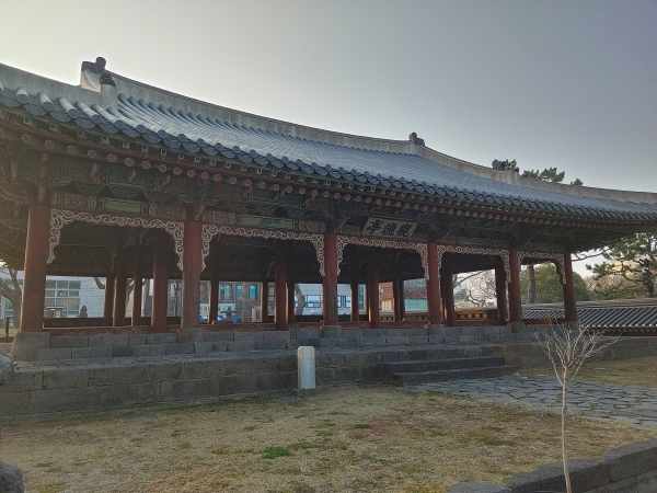 제주시 삼도2동에 위치한 관덕정.