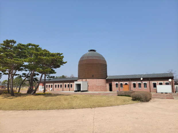 영암군 시종면 옥야리에는 청동기시대 유물을 엿볼 수 있는 다양한 자료들이 비치돼 있다. 사진은 전시관인 월지관.