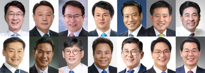 우범기, 강임준, 정헌율, 이학수, 최경식, 정성주, 국영성(위 왼쪽부터), 전춘성, 황의탁, 최훈식, 한병락, 최기환, 심덕섭, 권익현(아래 왼쪽부터)