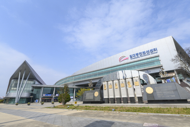 광주마이스산업의 중심에 있는 김대중컨벤션센터 전경.