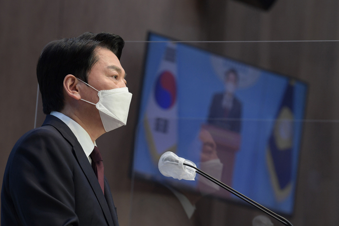 안철수 대통령직인수위원장이 8일 오후 국회 소통관에서 경기 분당갑 국회의원 보궐선거 출마 선언 기자회견을 하고 있다. 2022.5.8 /국회사진기자단